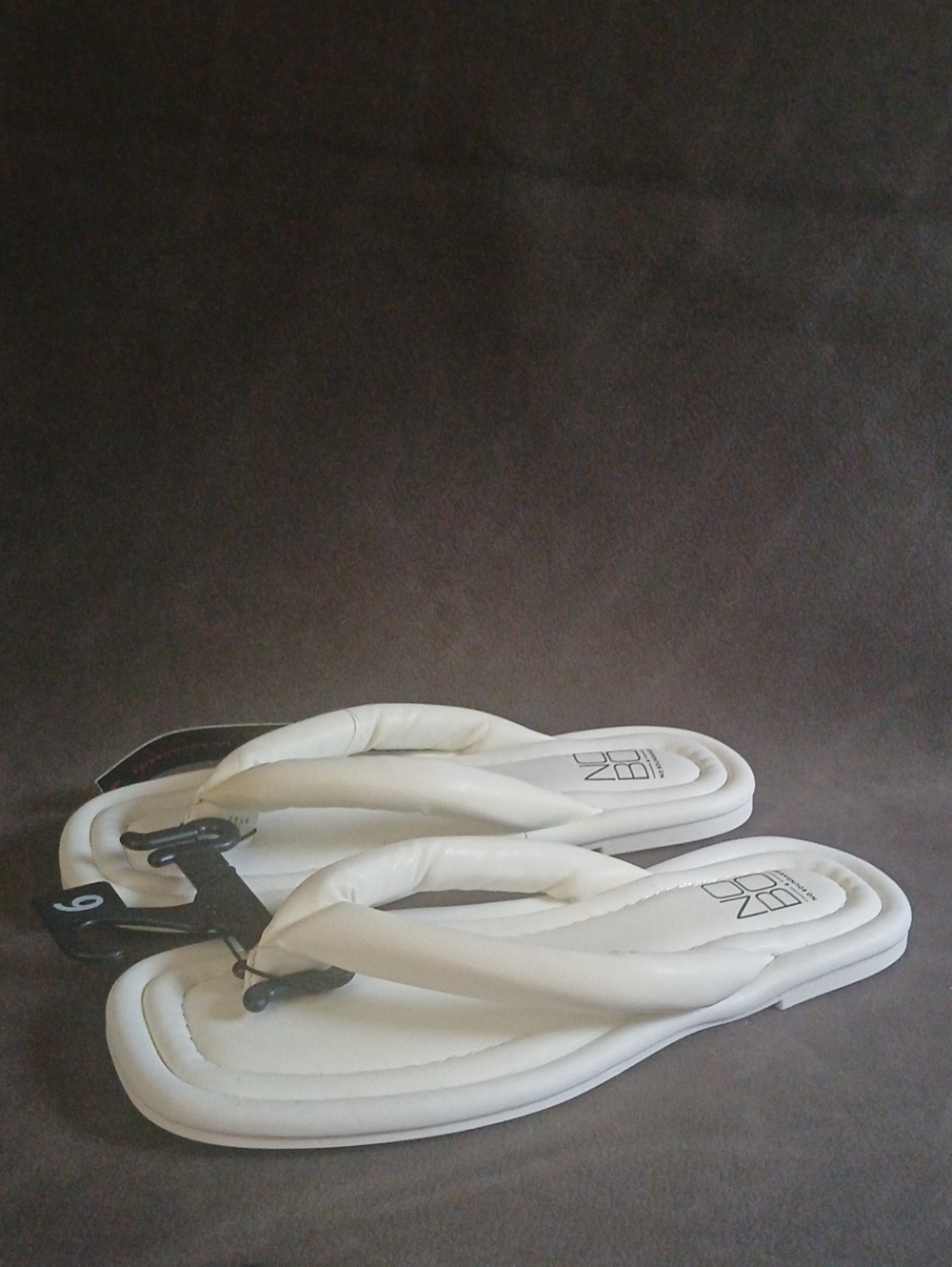 No Boundaries White Padded Slide Sandal Size 6 NEW